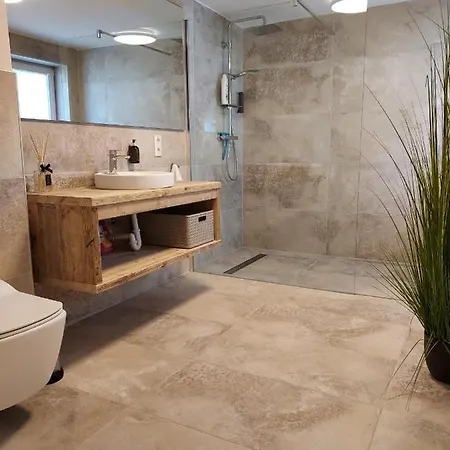 Kira Apartment